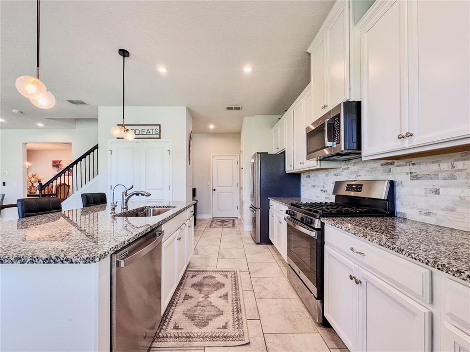 For Sale: $705,000 (5 beds, 2 baths, 2902 Square Feet)