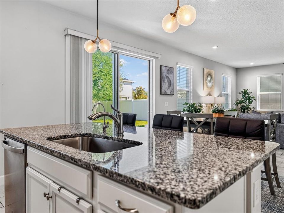 For Sale: $705,000 (5 beds, 2 baths, 2902 Square Feet)