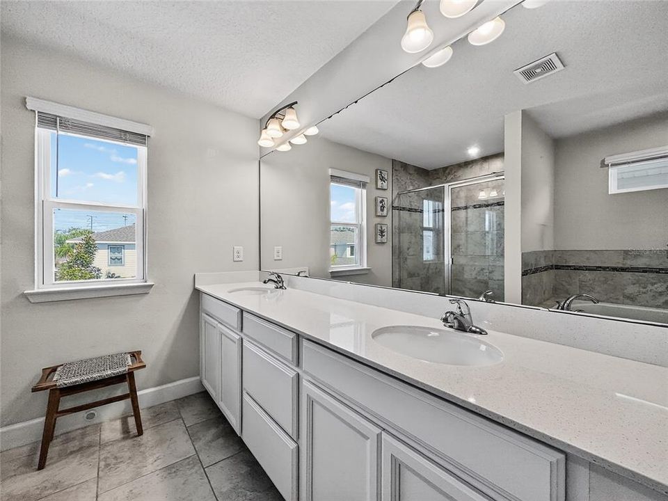 For Sale: $705,000 (5 beds, 2 baths, 2902 Square Feet)