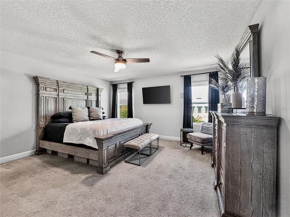 For Sale: $705,000 (5 beds, 2 baths, 2902 Square Feet)