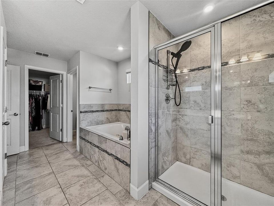 For Sale: $705,000 (5 beds, 2 baths, 2902 Square Feet)