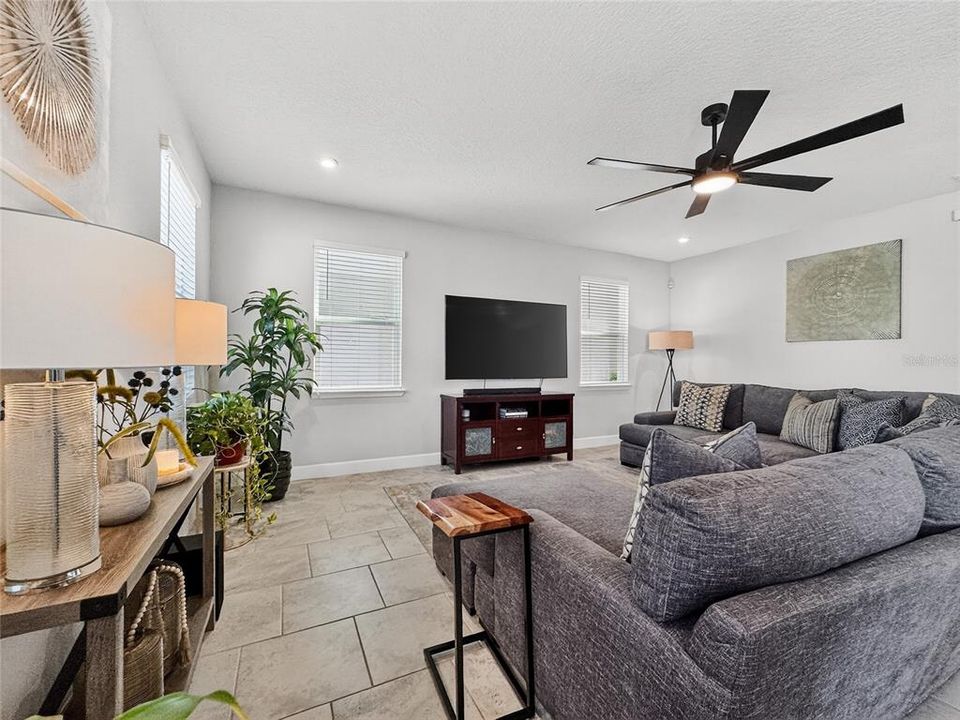 For Sale: $705,000 (5 beds, 2 baths, 2902 Square Feet)