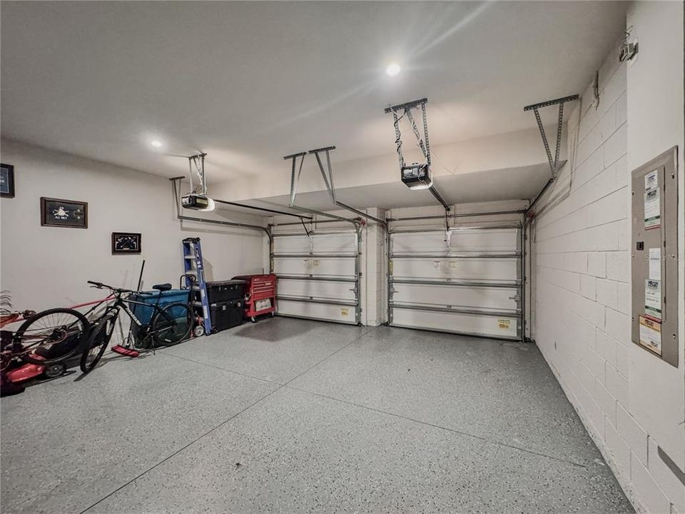 For Sale: $705,000 (5 beds, 2 baths, 2902 Square Feet)