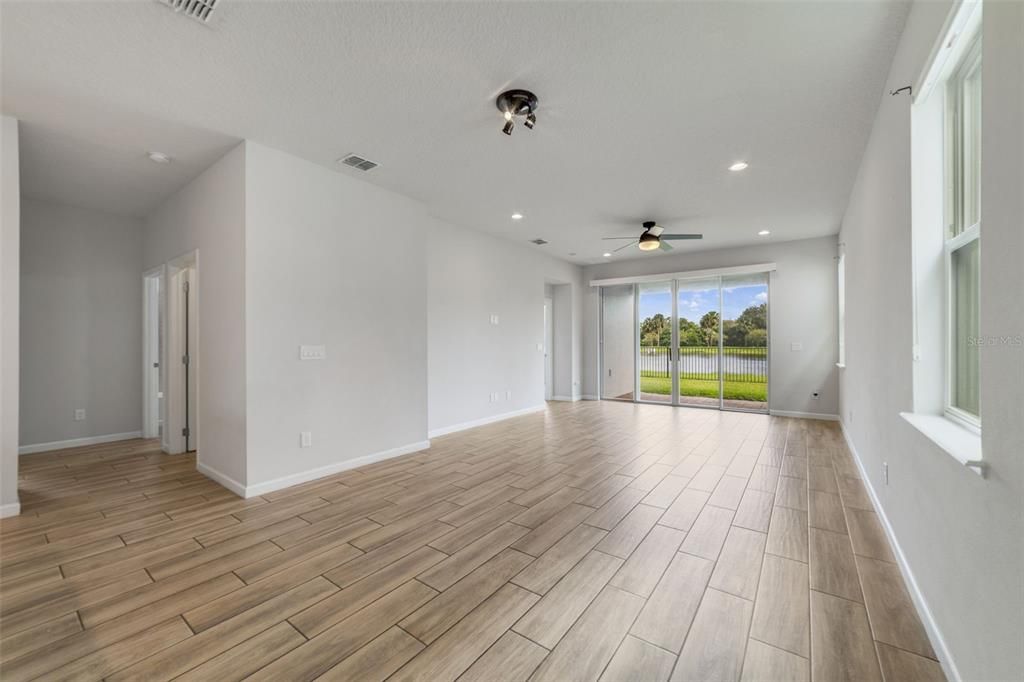 待售: $465,000 (4 贝兹, 3 浴室, 2096 平方英尺)