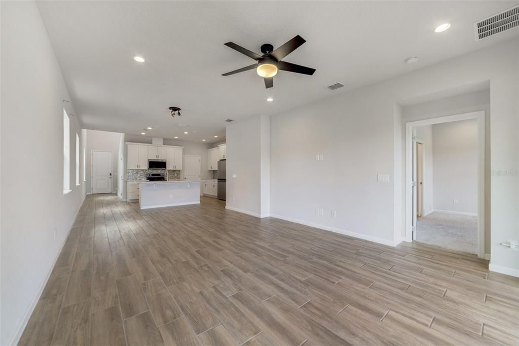 待售: $465,000 (4 贝兹, 3 浴室, 2096 平方英尺)