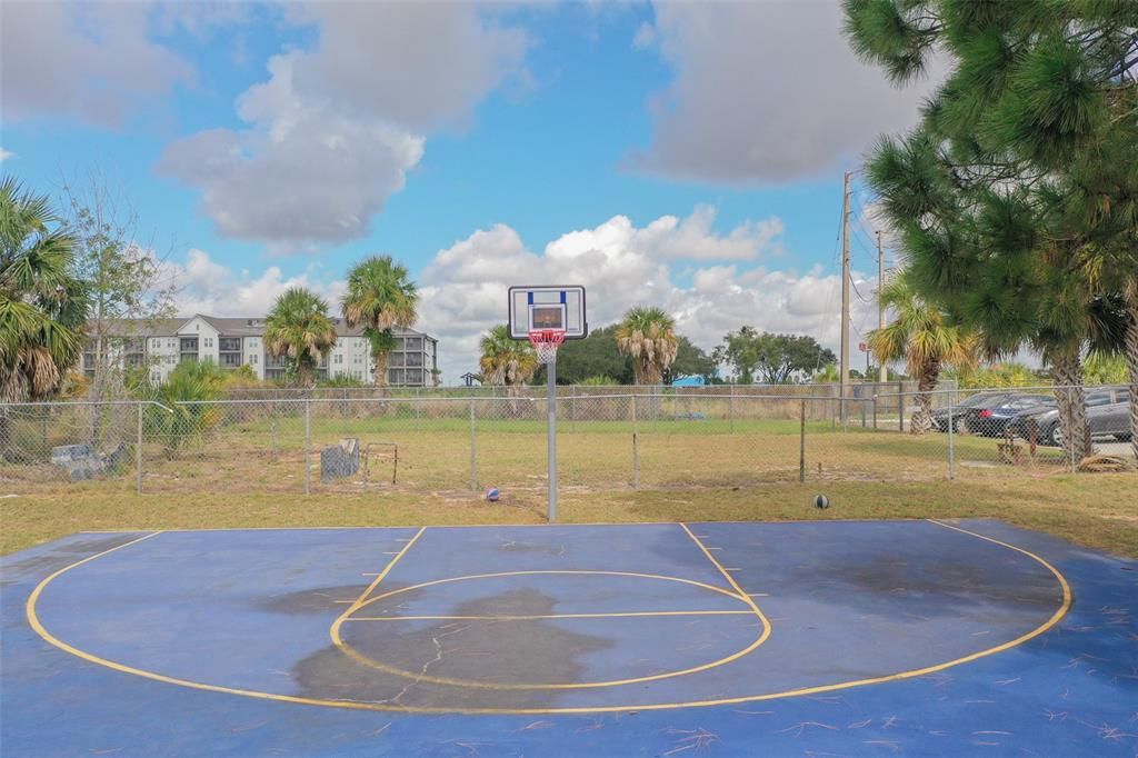 待售: $78,000 (1 贝兹, 1 浴室, 300 平方英尺)