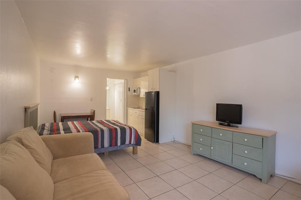 待售: $78,000 (1 贝兹, 1 浴室, 300 平方英尺)