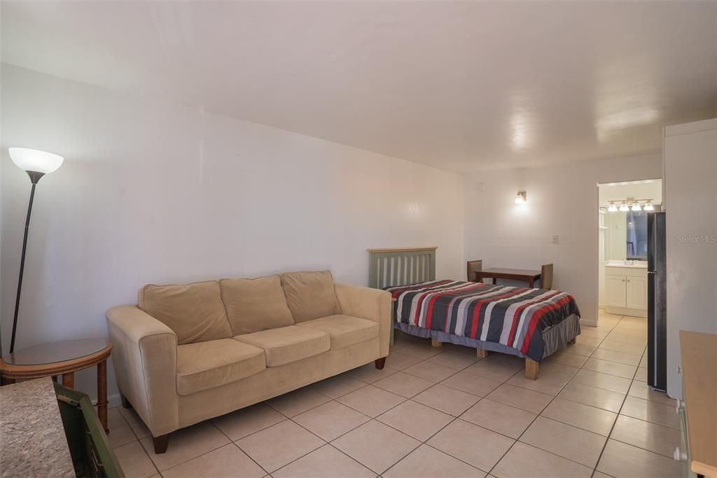 待售: $78,000 (1 贝兹, 1 浴室, 300 平方英尺)