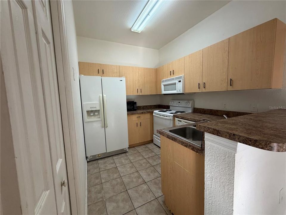 For Sale: $159,000 (2 beds, 2 baths, 812 Square Feet)