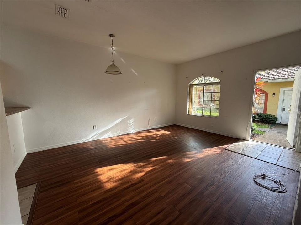 For Sale: $159,000 (2 beds, 2 baths, 812 Square Feet)