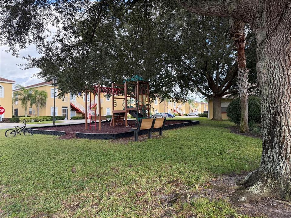 For Sale: $159,000 (2 beds, 2 baths, 812 Square Feet)