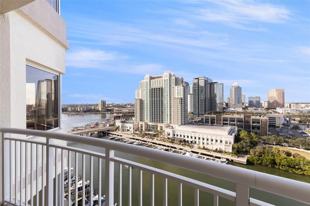 For Sale: $1,395,000 (2 beds, 2 baths, 1821 Square Feet)