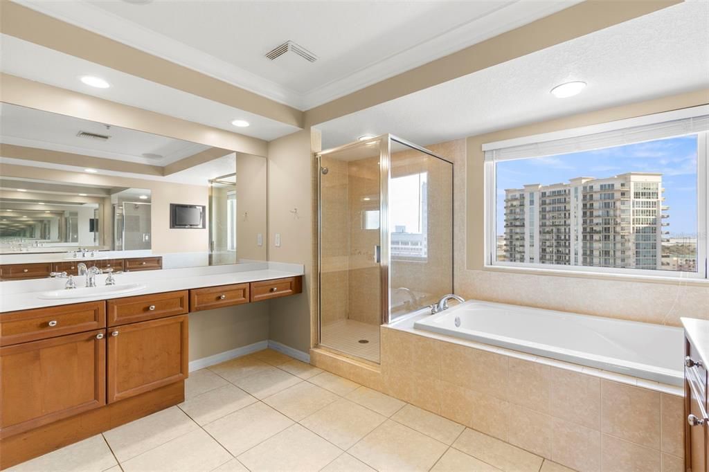 For Sale: $1,395,000 (2 beds, 2 baths, 1821 Square Feet)