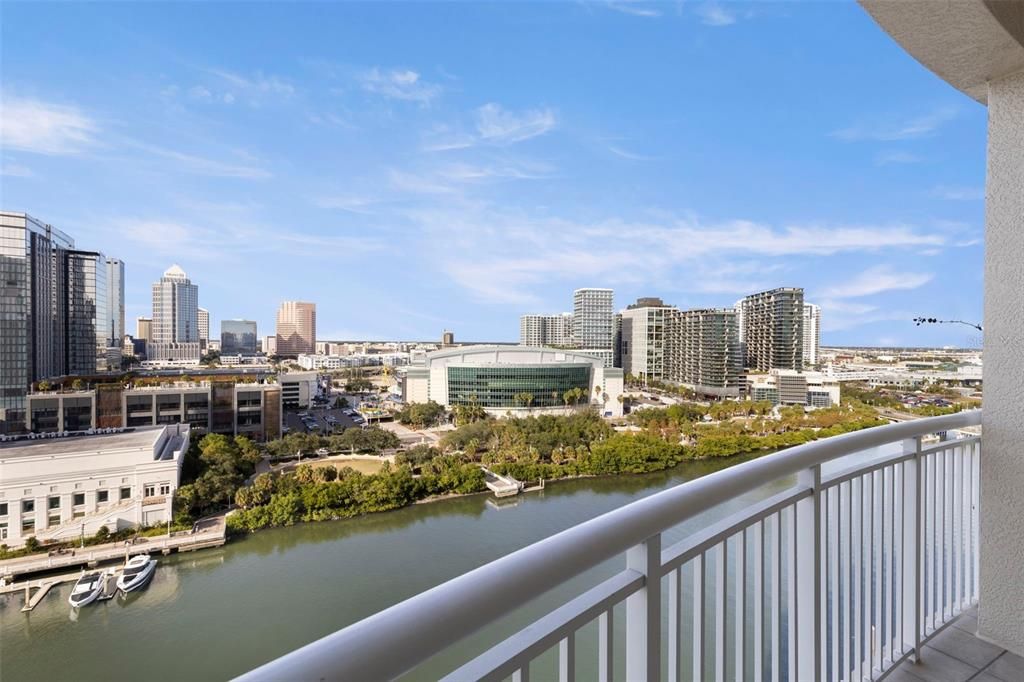 For Sale: $1,395,000 (2 beds, 2 baths, 1821 Square Feet)