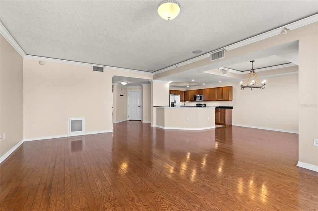 For Sale: $1,395,000 (2 beds, 2 baths, 1821 Square Feet)