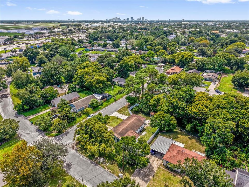 For Rent: $2,600 (3 beds, 2 baths, 1692 Square Feet)