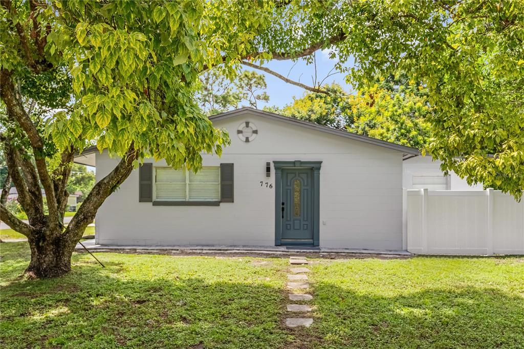 For Rent: $2,600 (3 beds, 2 baths, 1692 Square Feet)