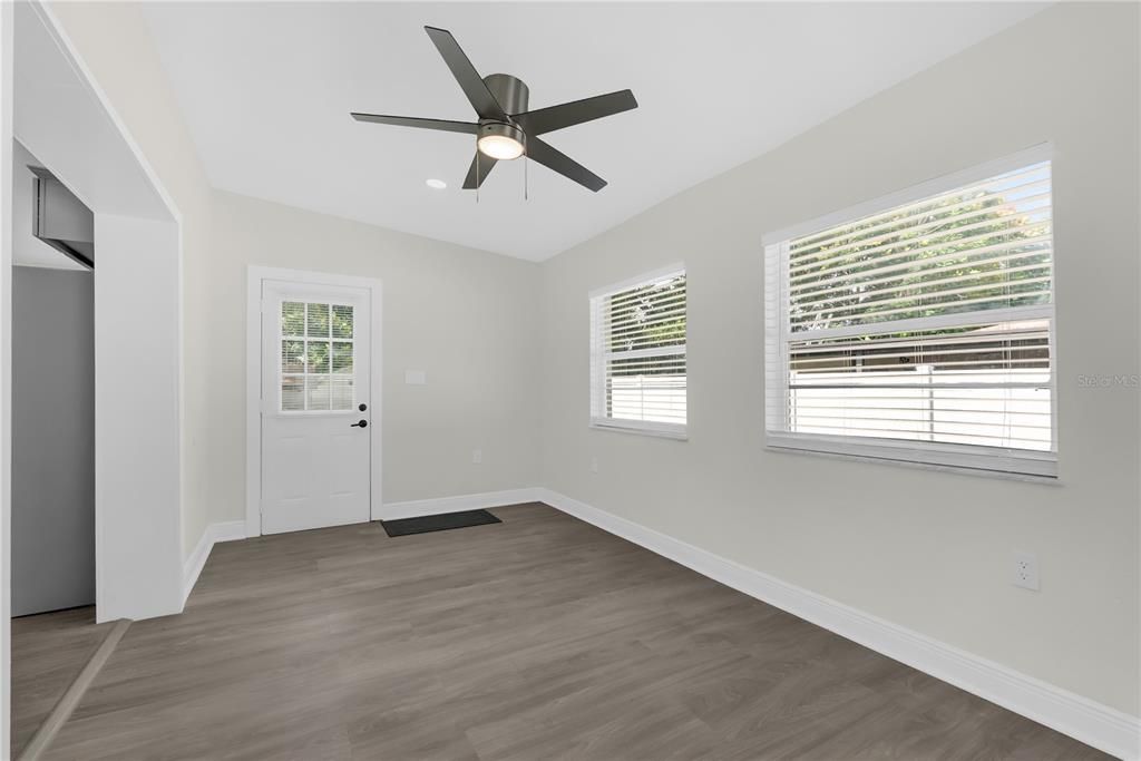 For Rent: $2,600 (3 beds, 2 baths, 1692 Square Feet)