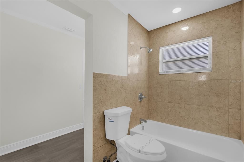 For Rent: $2,600 (3 beds, 2 baths, 1692 Square Feet)