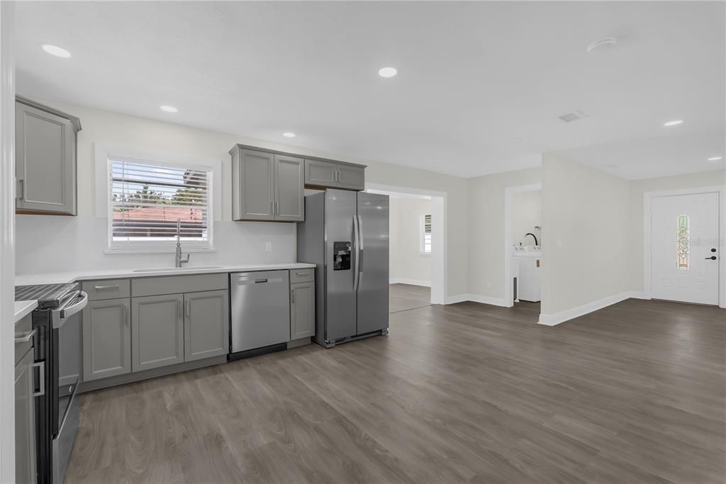 For Rent: $2,600 (3 beds, 2 baths, 1692 Square Feet)