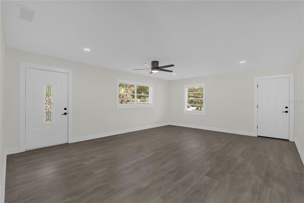 For Rent: $2,600 (3 beds, 2 baths, 1692 Square Feet)