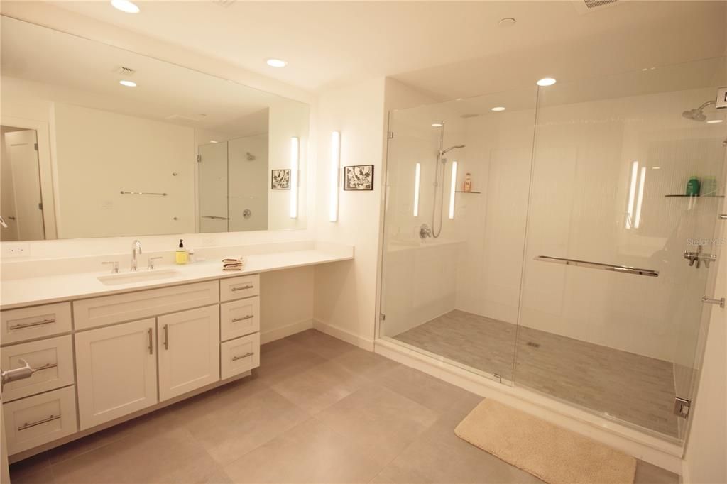 For Rent: $7,800 (3 beds, 3 baths, 2440 Square Feet)