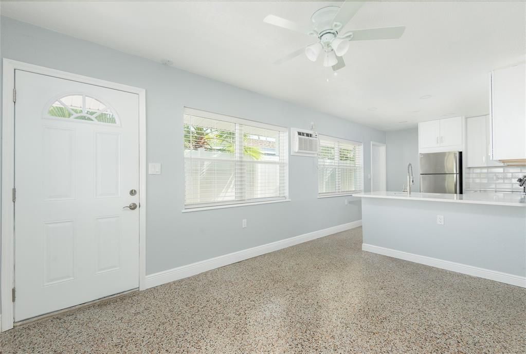 待售: $599,000 (4 贝兹, 0 浴室, 1352 平方英尺)