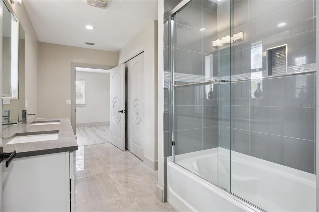 For Sale: $2,500,000 (4 beds, 4 baths, 5092 Square Feet)