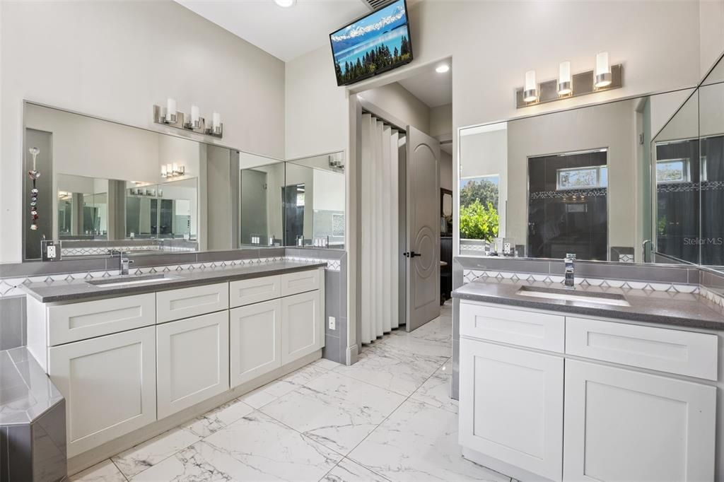 For Sale: $2,500,000 (4 beds, 4 baths, 5092 Square Feet)