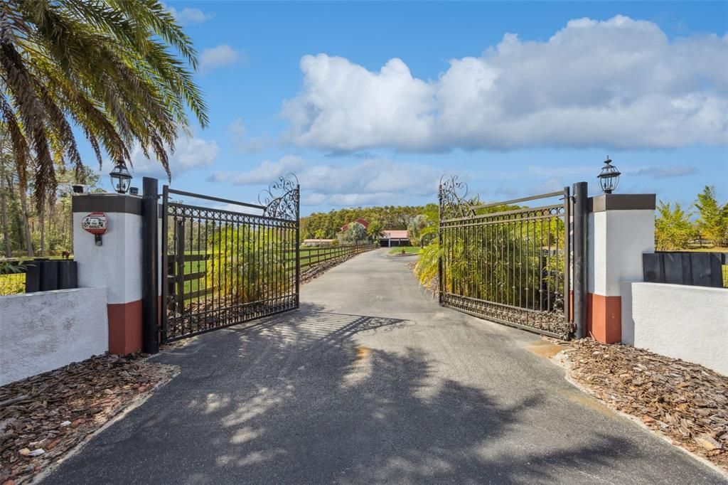 For Sale: $2,500,000 (4 beds, 4 baths, 5092 Square Feet)