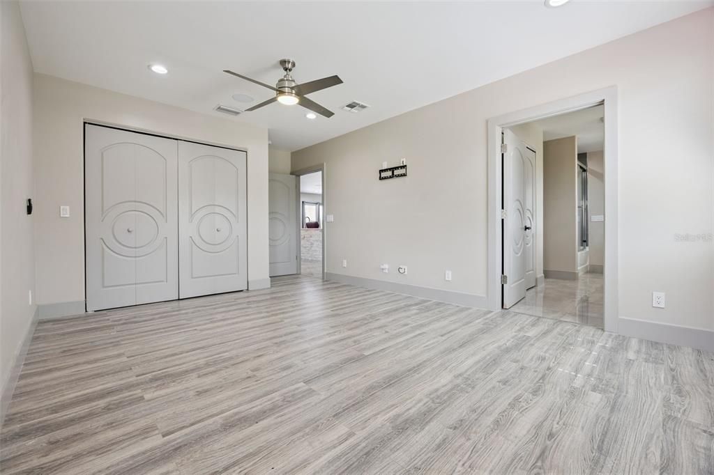 For Sale: $2,500,000 (4 beds, 4 baths, 5092 Square Feet)