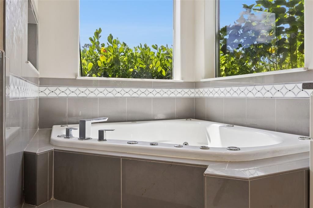 For Sale: $2,500,000 (4 beds, 4 baths, 5092 Square Feet)