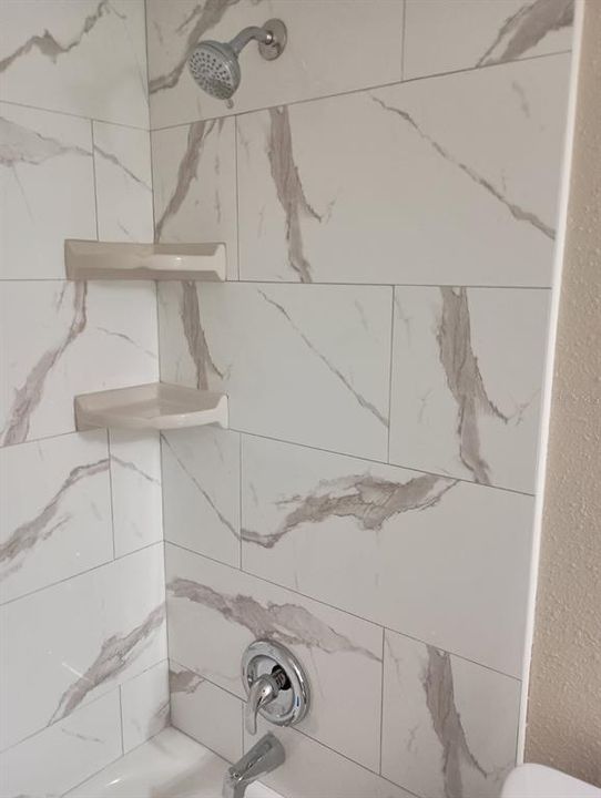 Active With Contract: $284,900 (3 beds, 1 baths, 998 Square Feet)