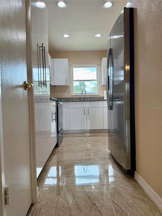 Active With Contract: $284,900 (3 beds, 1 baths, 998 Square Feet)