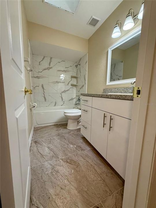 Active With Contract: $284,900 (3 beds, 1 baths, 998 Square Feet)