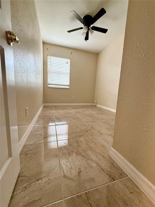 Active With Contract: $284,900 (3 beds, 1 baths, 998 Square Feet)