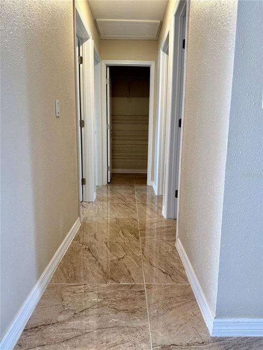 Active With Contract: $284,900 (3 beds, 1 baths, 998 Square Feet)