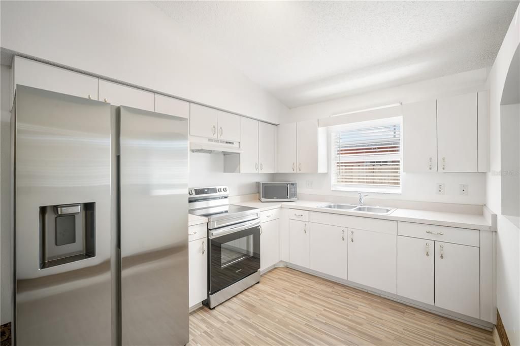 出租: $2,350 (3 贝兹, 2 浴室, 1195 平方英尺)