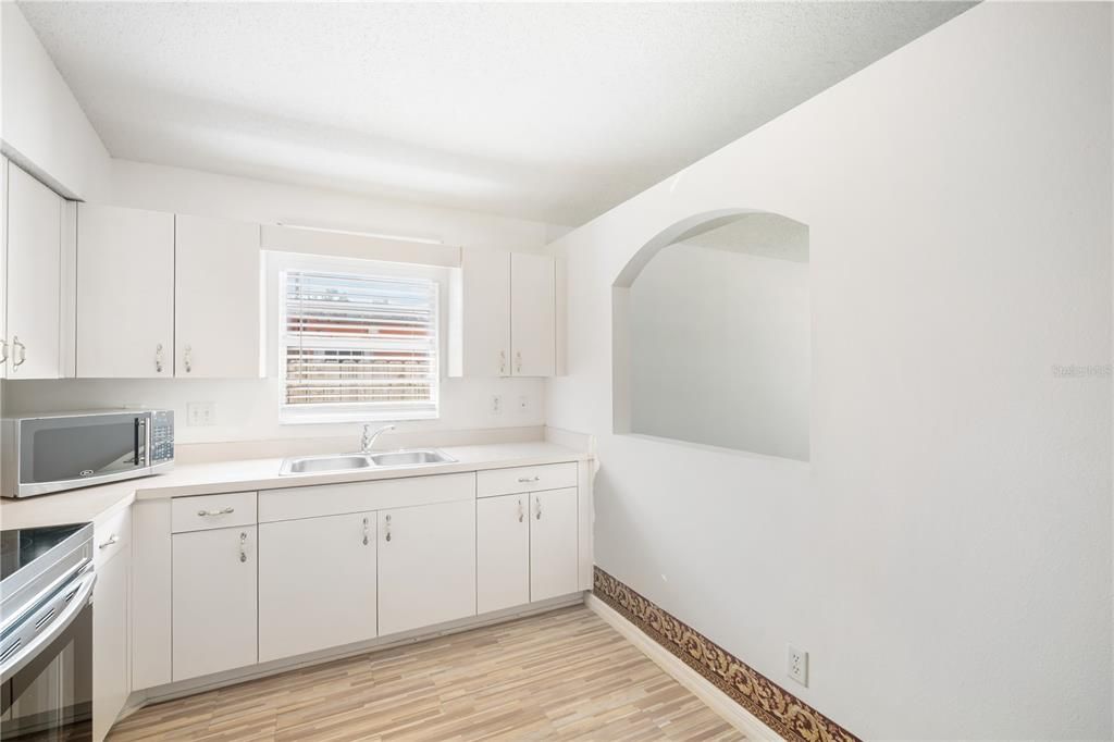 出租: $2,350 (3 贝兹, 2 浴室, 1195 平方英尺)