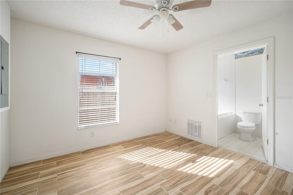 出租: $2,350 (3 贝兹, 2 浴室, 1195 平方英尺)