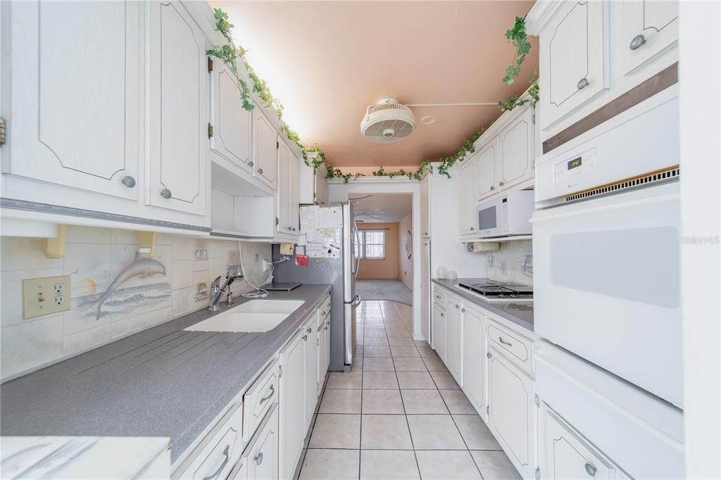 На продажу: $184,000 (2 спален, 2 ванн, 1250 Квадратных фут)