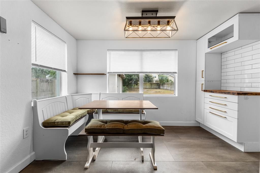 Active With Contract: $349,900 (3 beds, 2 baths, 1110 Square Feet)