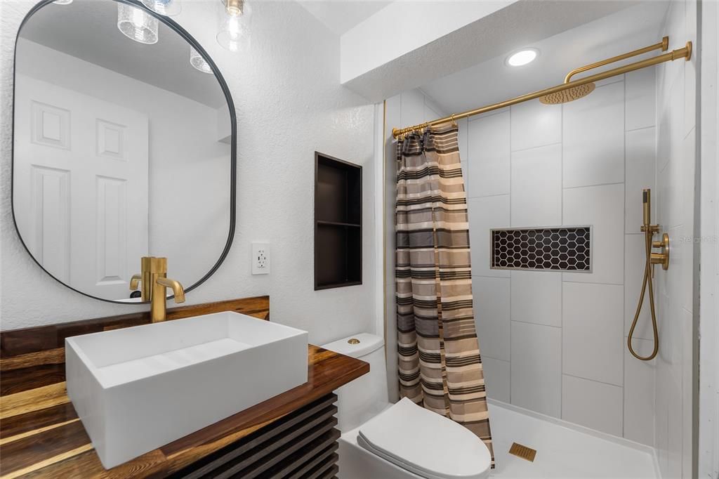 Active With Contract: $349,900 (3 beds, 2 baths, 1110 Square Feet)