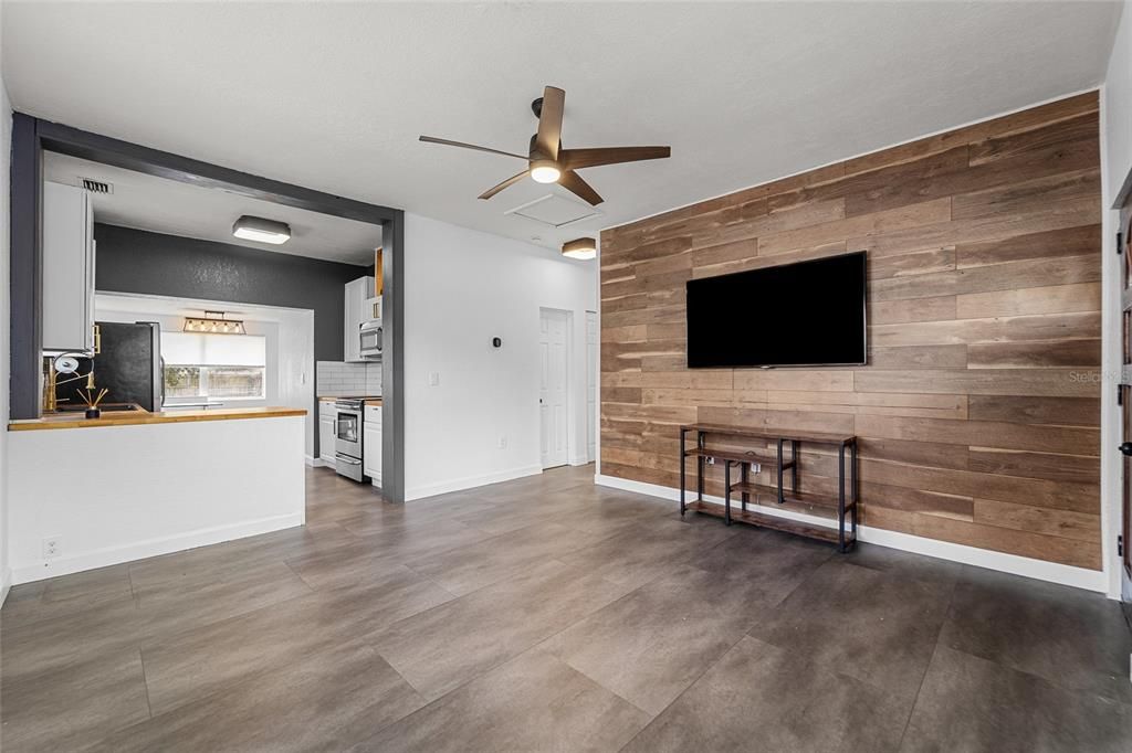 Active With Contract: $349,900 (3 beds, 2 baths, 1110 Square Feet)