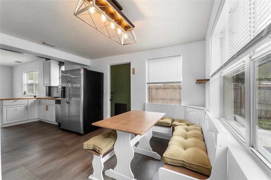 Active With Contract: $349,900 (3 beds, 2 baths, 1110 Square Feet)