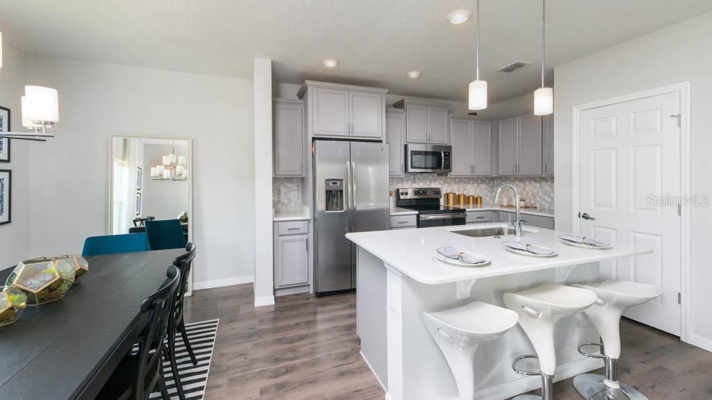 На продажу: $435,999 (2 спален, 2 ванн, 1838 Квадратных фут)