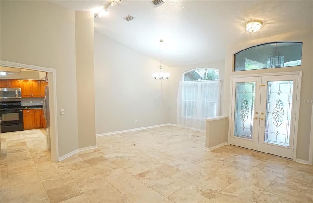 出租: $3,400 (4 贝兹, 3 浴室, 2683 平方英尺)