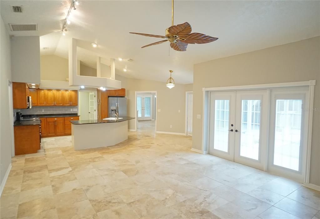 出租: $3,400 (4 贝兹, 3 浴室, 2683 平方英尺)