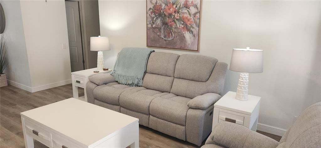 For Sale: $375,000 (3 beds, 2 baths, 1250 Square Feet)