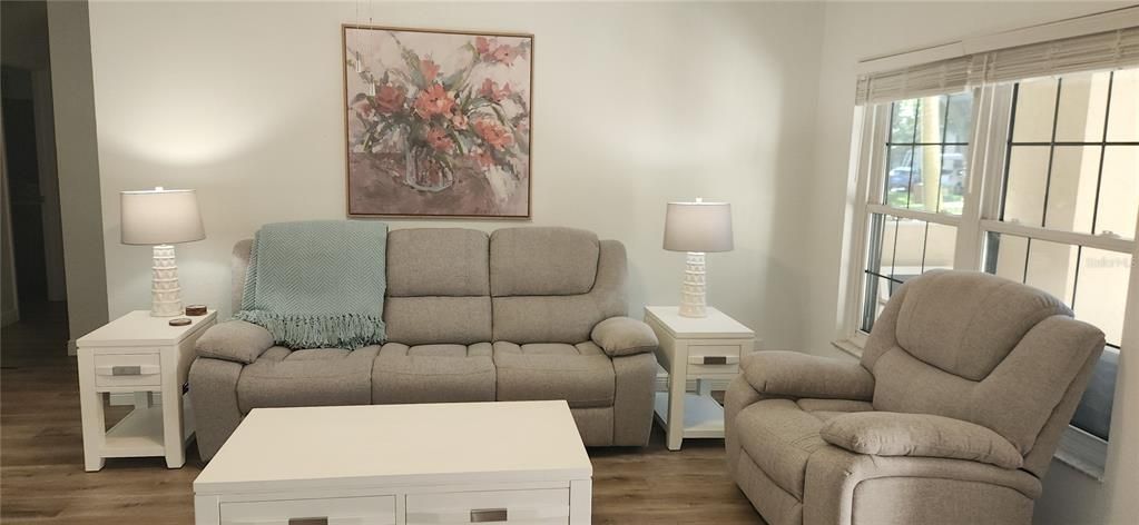 For Sale: $375,000 (3 beds, 2 baths, 1250 Square Feet)